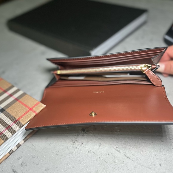 NEW BURBERRY HALTON STRIPED LOGO CONTINENTAL WALLET CLUTCH - Picture 12 of 15
